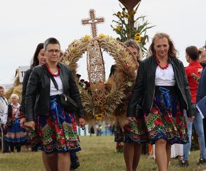 Korowód dożynkowy na dożynkach wojewódzkich 2025 w Świdniku