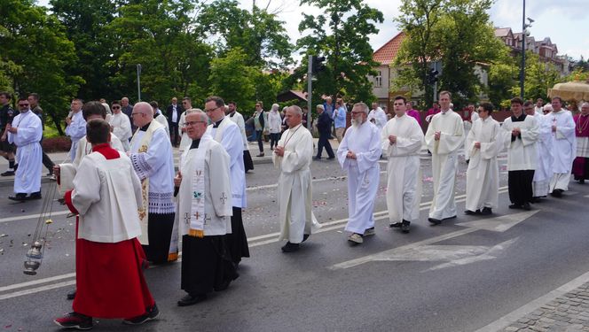 Boże Ciało 2025. Tysiące osób uczestniczyło w olsztyńskich procesjach