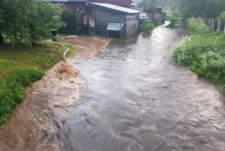 Nawałnica w Krynkach. Ulice jak rzeki, a boisko jak jezioro [ZDJĘCIA]