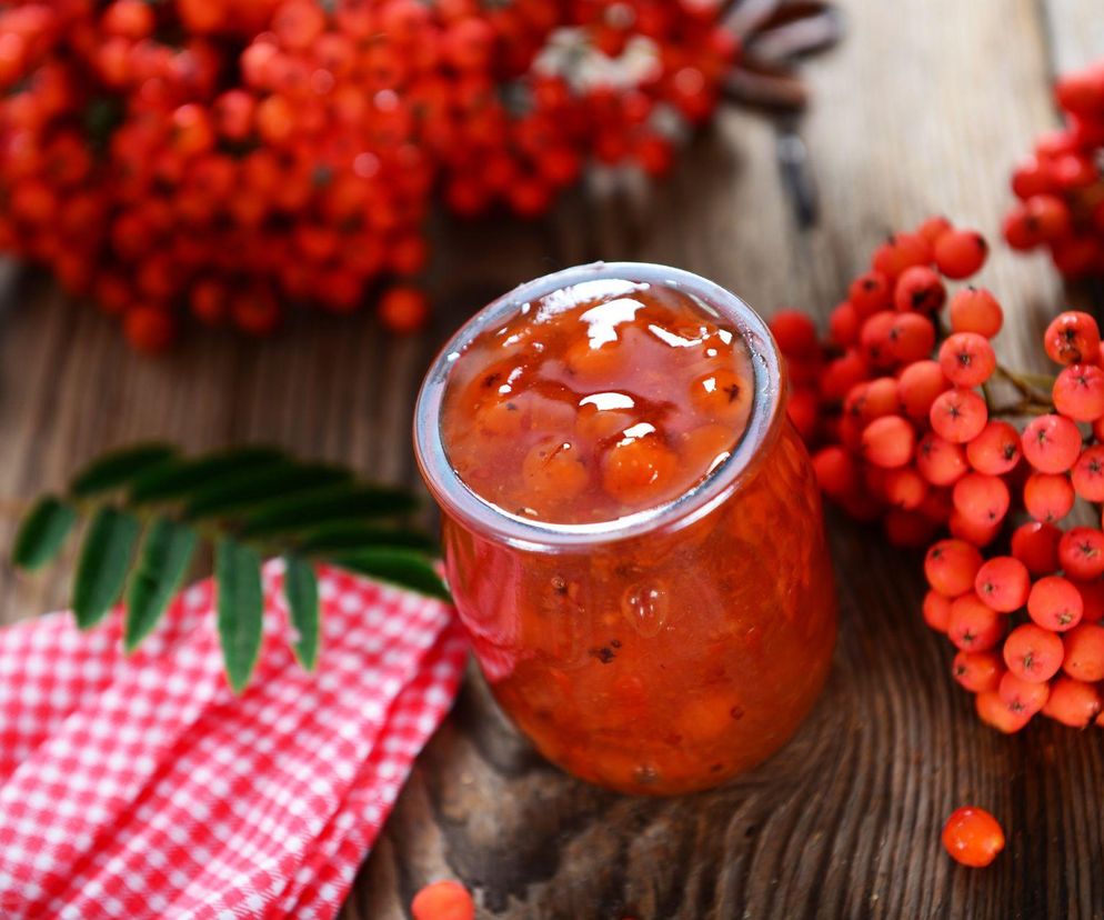 Konfitura z jarzębiny – wykwintny dodatek, który odmieni smak mięs