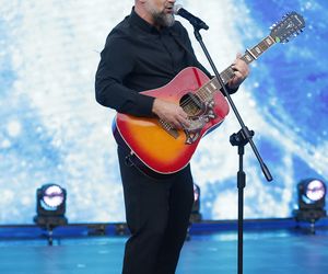 Znany dziennikarz i brat pogodynka TVP na scenie w Opolu. Grają w jednym zespole! Mało kto o tym wiedział 