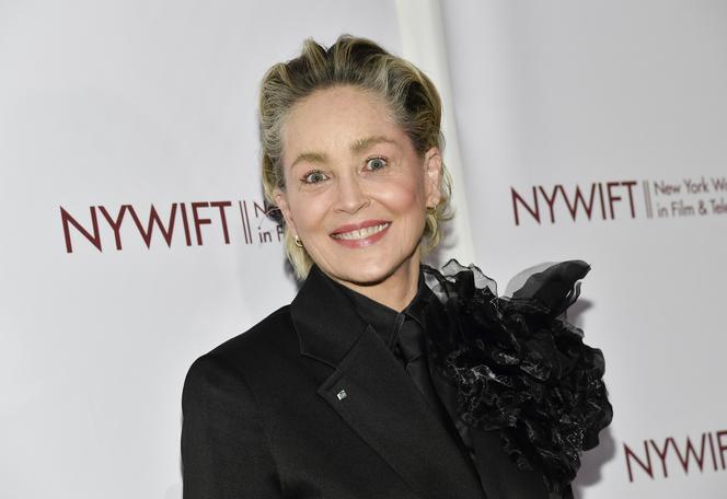 Rzuciła wyzwanie Sharon Stone! 50-latka podniosła nogę i pokazała pupę