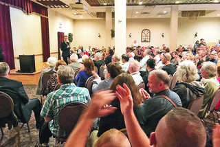 Biskupi przepędzili posła