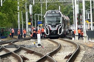 Paraliż komunikacyjny! Pociąg WKD wykoleił się w Grodzisku Mazowieckim