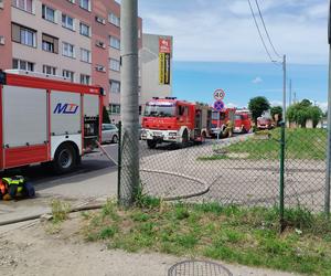 Policja ustala przyczyny pożaru w Górze. Paliło się poddasze budynku wielorodzinnego