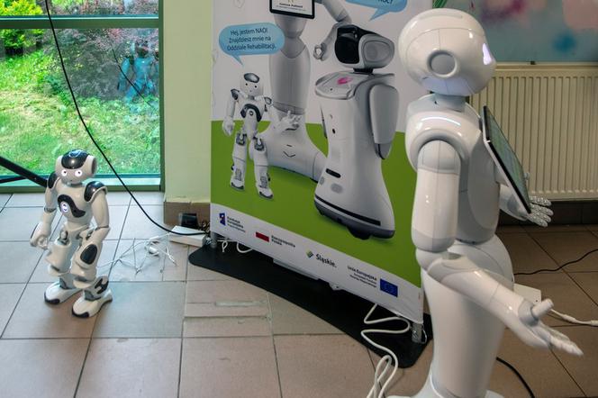 Roboty pomagają...