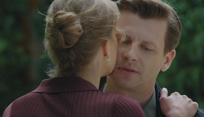 M jak miłość odc. 1886. Hania (Wiktoria Basik), AdamM jak miłość odc. 1886. Natalka (Dominika Suchecka), Adam Karski (Patryk Szwichtenberg) Karski (Patryk Szwichtenberg)