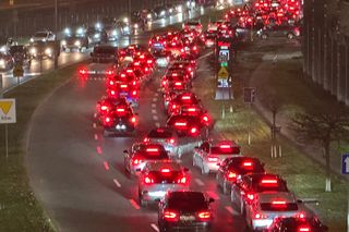 Totalny paraliż przy Arkadii w Warszawie. Znamy przyczyny chaosu drogowego