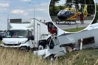 Zasnął za kółkiem i gruchnął w auto na poboczu. Jedna osoba ranna