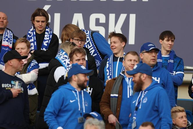 Kibice na Stadionie Śląskim podczas Wielkich Derbów Śląska (16.03.2024)