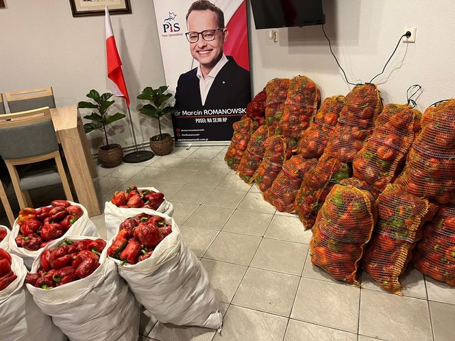 Romanowski wspiera rolnika. Zaprasza do poselskiego biura po paprykę