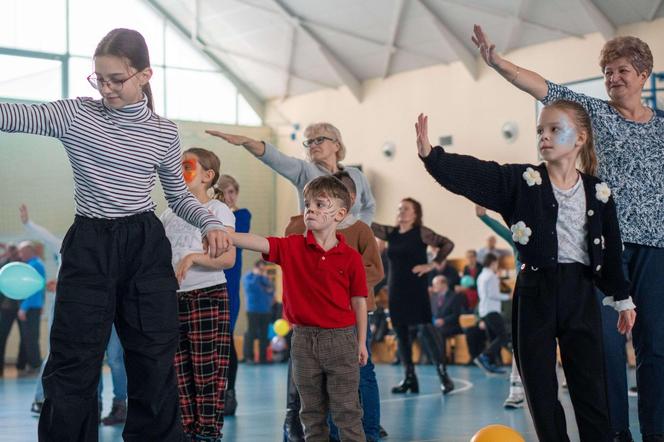 Na imprezie Babcie i Dziadkowie z Łukowa i okolic bawili się wspólnie ze swoimi dziećmi i wnuczętami