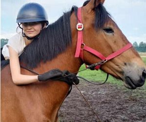 Koń zrujnował życie 16-letniej Klaudii. Mama: Cudem udało się ją uratować