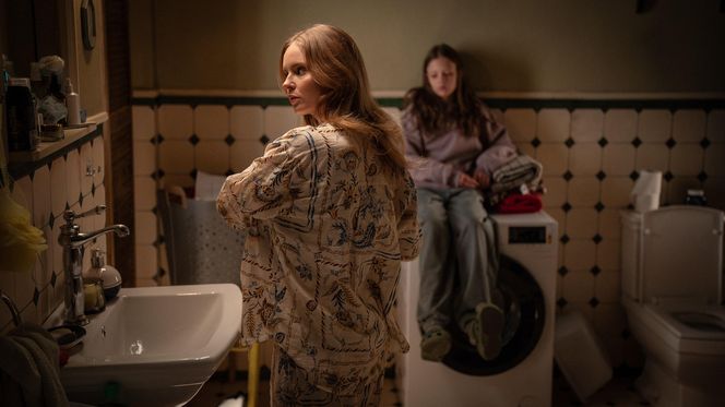 Rodzinka.pl 17 sezon odcinek 288 (odc. 1). Magda (Olga Kalicka), Maja (Emma Pokromska)