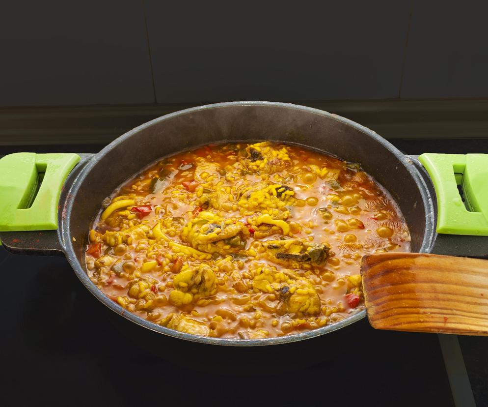 Tradycyjna paella. Jak ją zrobić - krok po kroku?