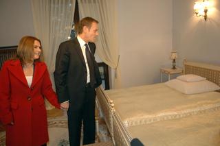24-11-2007. Premier Donald Tusk z żoną Małgorzaąa Tusk zwiedza willę przy ulicy Parkowej 
