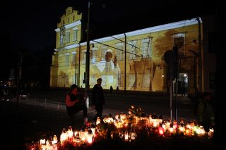 Tak Kraków upamiętnił 20. rocznicę śmierci papieża Jana Pawła II. Na ulice wyszło tysiące wiernych 