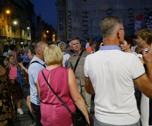 Potańcówka przed Teatrem Śląskim w Katowicach