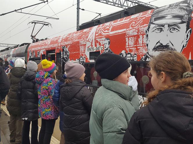 Do Leszna przyjechał „Pociąg Zwycięstwa”. Zorganizowano w nim lekcję historii o Powstaniu Wielkopolskim