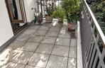 Balkon wyłożony granitowymi płytkami