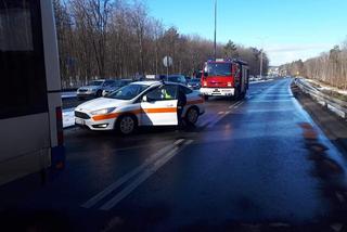 Wypadek przy ul. Chwarznieńskiej w Gdyni. 5.03.2021r. Trzy osoby ranne