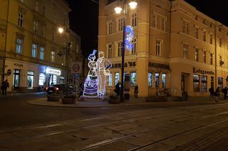 Magia świąt ogarnęła Bydgoszcz! Choinka na Placu Teatralnym zachwyca swoim pięknem!