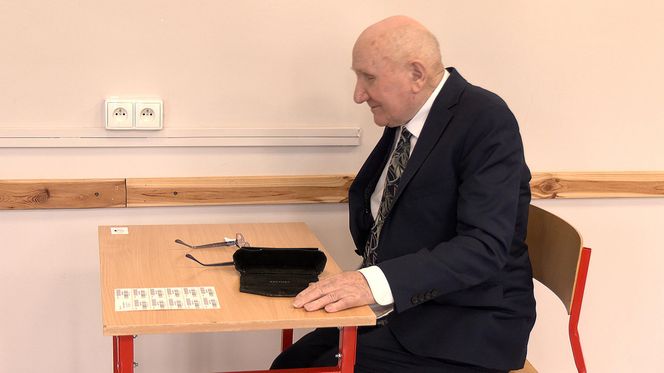 Najstarszy maturzysta zdaje egzamin