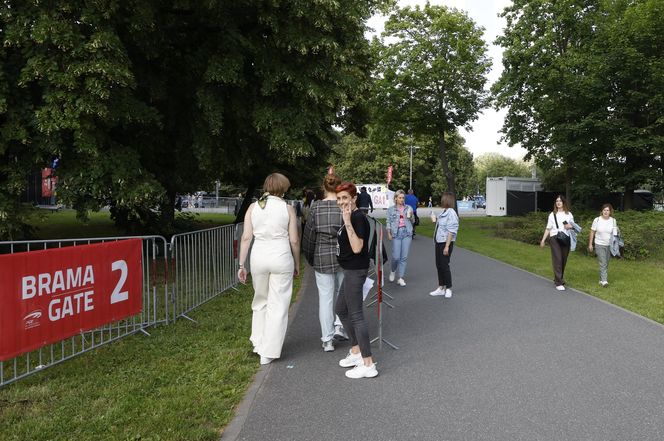 Koncert Justina Timberlake'a w Warszawie - fani pod PGE Narodowym