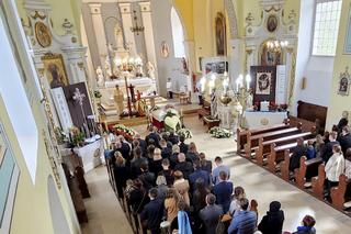 Kobyla Góra, pogrzeb zamordowanych sióstr 