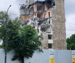 Tak znikał popularny biurowiec. Teraz powstaną tu apartamenty i mieszkania