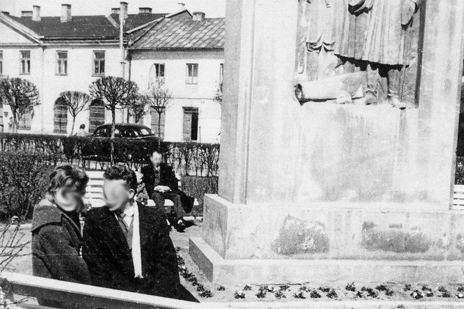 Rynek w Końskich na archiwalnych zdjęciach