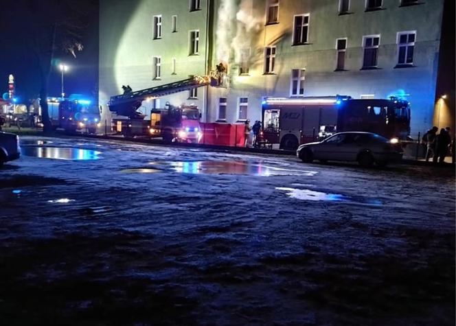 Brzeg: Pożar, śmierć w domu i EWAKUACJA mieszkańców! [ZDJĘCIA]