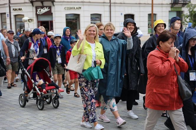 Lubelska Piesza Pielgrzymka na Jasną Górę 2024. Pątnikom deszcz niestraszny!