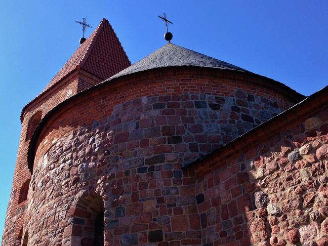 Zabytkowy kościół romański w Strzelnie