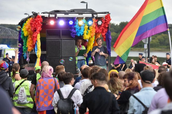 VI Toruński Marsz Równości. Przeciwnicy modlili się w centrum