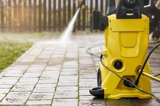 Czyszczenie nawierzchni z kostki brukowej