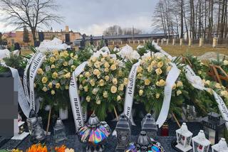 Dramat w Wadowicach Górnych. Grób  młodego chłopaka tonie w kwiatach [ZDJĘCIA]