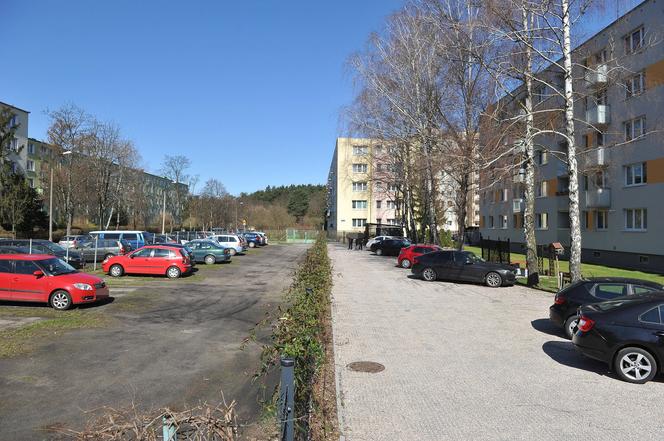 Wojna o parking w Wawrze jak u Barei. Mieszkańcy poszli do sądu