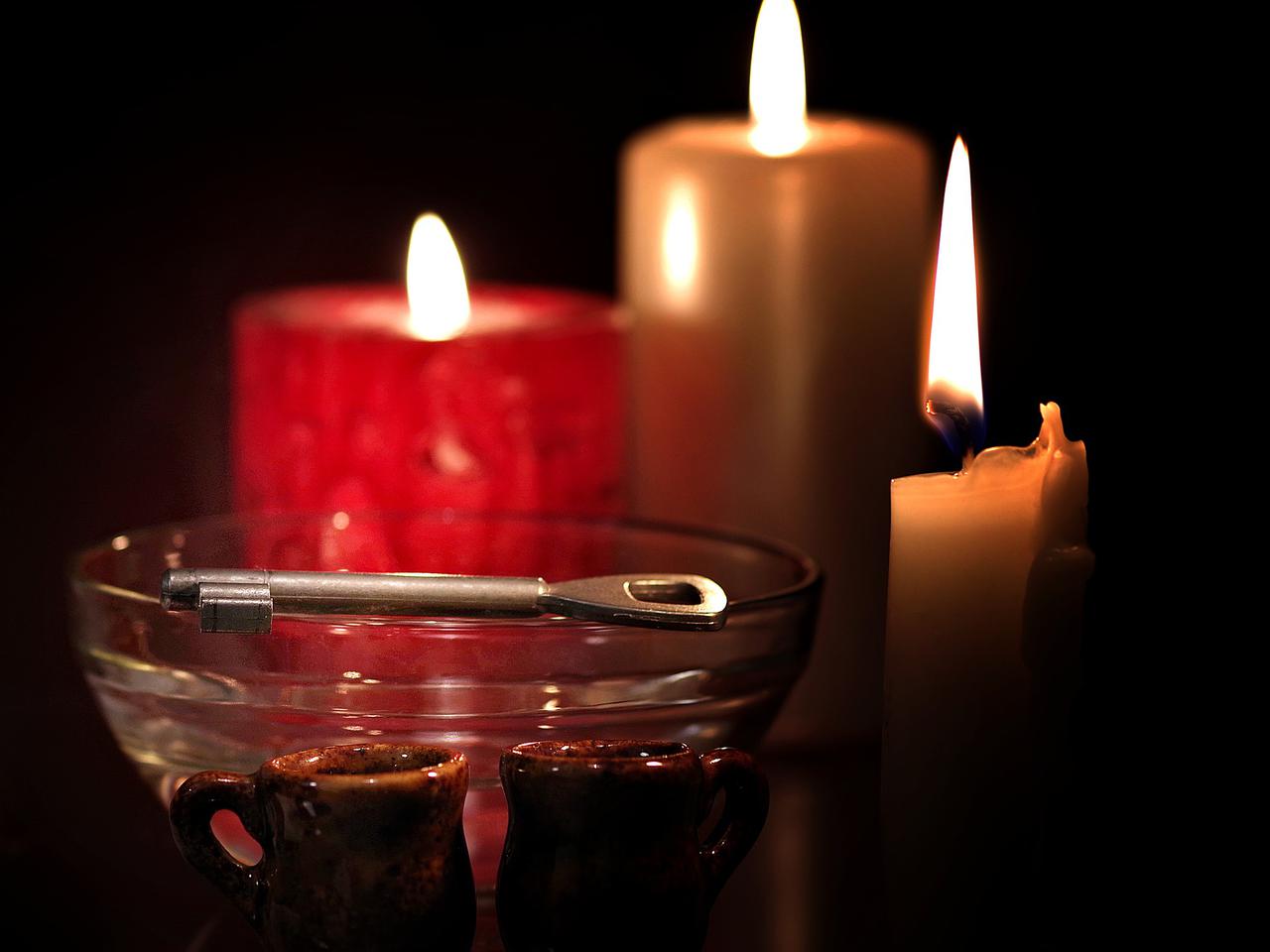 Wróżby na Andrzejki dla znaków zodiaku. Wywróż sobie miłość