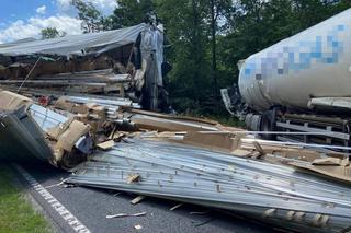 Śmiertelny wypadek na drodze krajowej nr 10 pod Bydgoszczą. Zderzyły się dwie ciężarówki