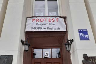 Trwa protest pracowników MOPR w Siedlcach. Walczą „o godziwe wynagrodzenia”