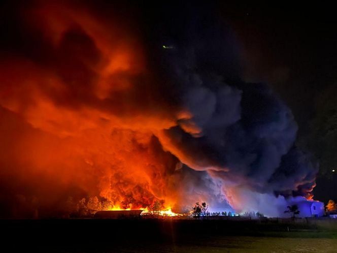 Gigantyczny pożar hali niedaleko Warszawy. Powołają specjalny zespół prokuratorski