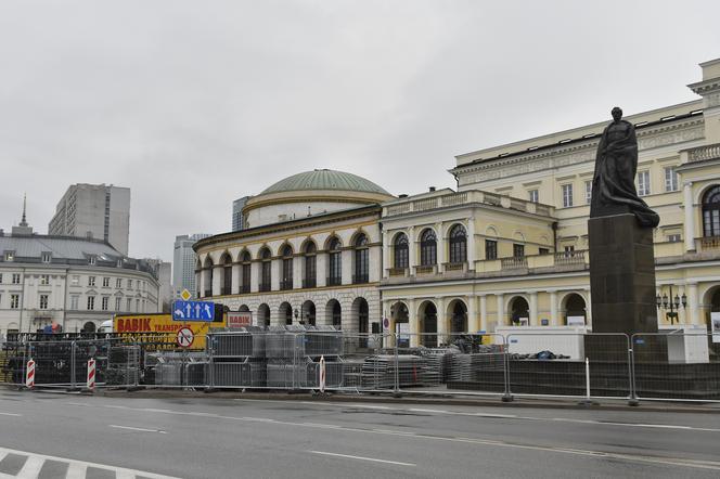 Finał WOŚP 2023. Budowa sceny w Warszawie