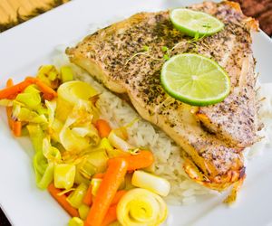 Halibut pieczony w folii: pomysł na zdrowy obiad