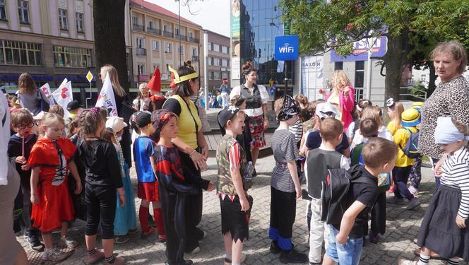  Dni Bajki 2024. W centrum Olsztyna zrobiło się bajkowo. Dzieci przejęły władzę nad miastem [ZDJĘCIA]