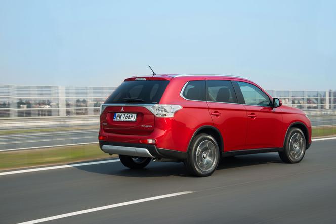 Mitsubishi Outlander 2014 - odświeżony SUV z Japonii już w salonach