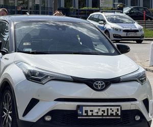Kolizja na szpitalnym parkingu w Warszawie. Alkomat oszalał! Kierująca miała prawie 4 promile 