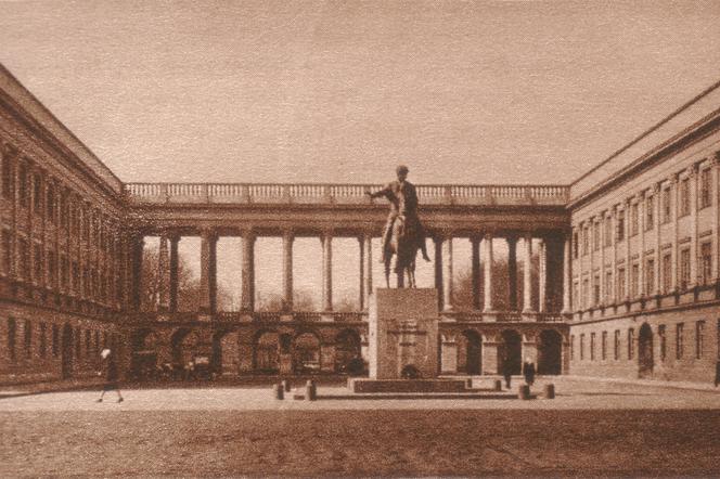 Pałac Saski. Zdjęcie wykonano między 1920 a 1925 rokiem.