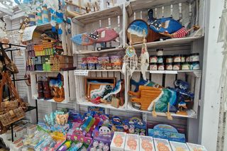 Te pamiątki kupuje się teraz na wakacjach. Najbardziej schodzą „brainroty”