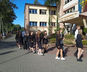 100 par zatańczyło poloneza na 100-lecie siedleckiego Ekonomika
